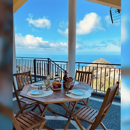 Panoramic Sea And Mountain View 2 Bedroom House Hébergement de vacances