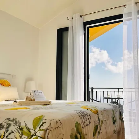 Hébergement de vacances Panoramic Sea And Mountain View 2 Bedroom House
